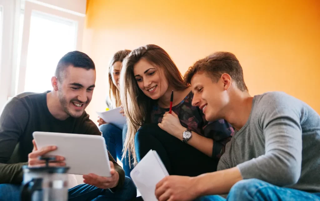 Etudiants qui témoignent de l'efficacité d'Influxelia.